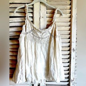 Gorgeous linen with lace detail Magnolia Pearl camisole, gently worn